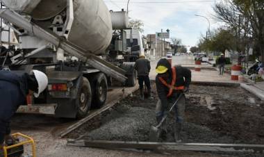 Con un bacheo sobre bulevar Buenos Aires comenzó la 13° etapa del Plan Integral de Arreglo de Calles