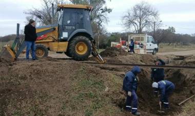 Trabajos de mantenimiento y entubado en las vías del ferrocarril