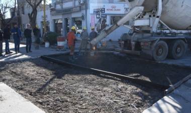 Bernarte supervisó las obras de mantenimiento vial que se ejecutan en Bv. Buenos Aires