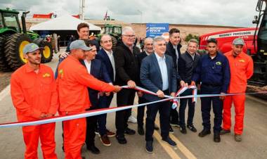 Llaryora inauguró un tramo de la Autopista 19 y destacó el empleo que genera la obra pública