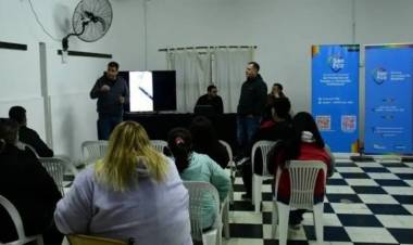 La Oficina de Empleo Móvil llega a barrio 9 de Septiembre