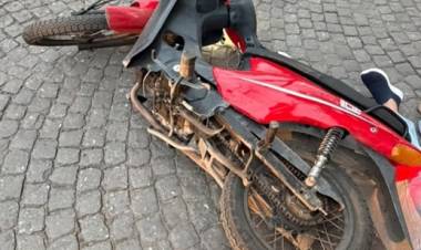 Un motociclista herido tras chocar con un peatón en bulevar 9 de Julio