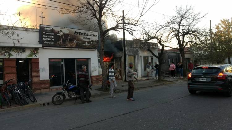 Bomberos controlaron incendio