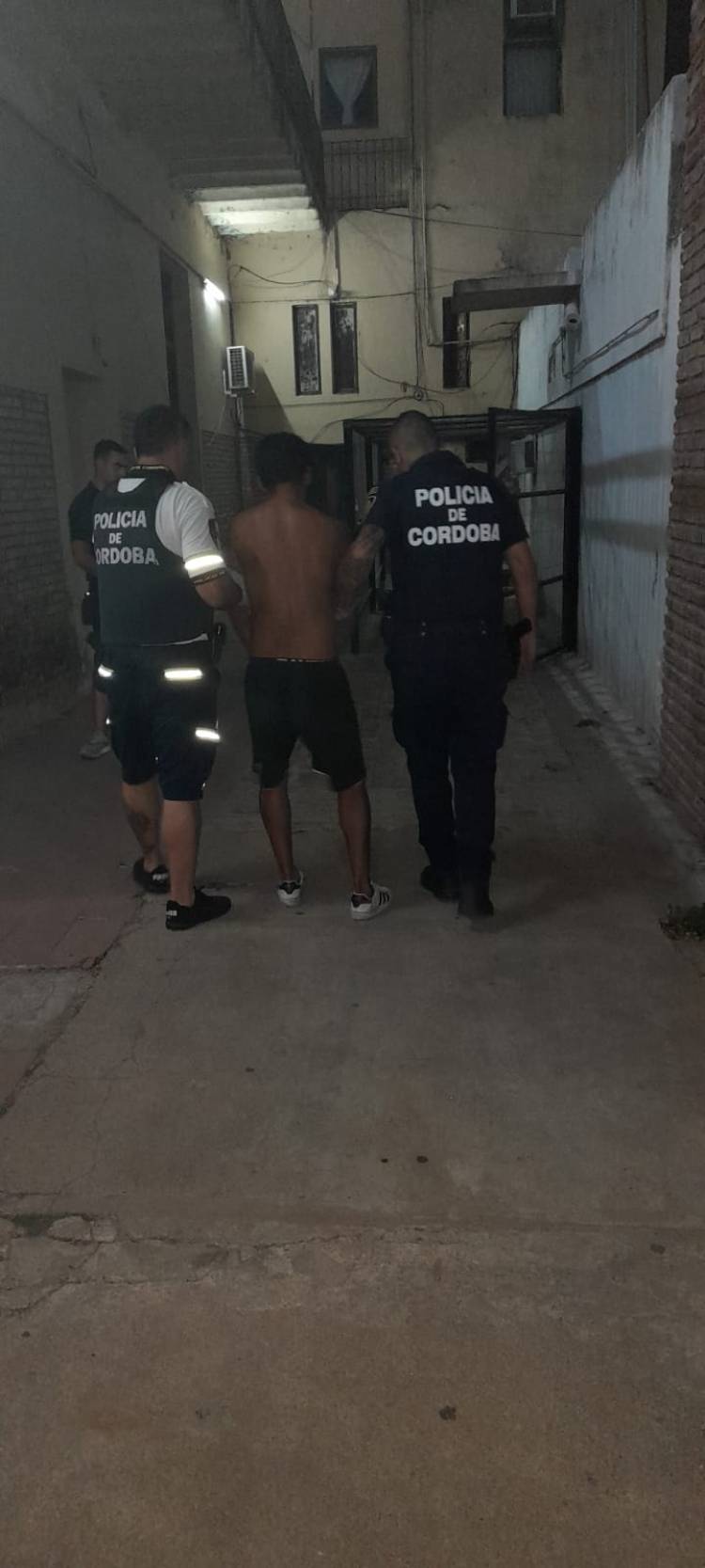 FUE DETENIDO UN HOMBRE POR VIOLENCIA FAMILIAR- DAÑO Y RESISTENCIA A LA AUTORIDAD