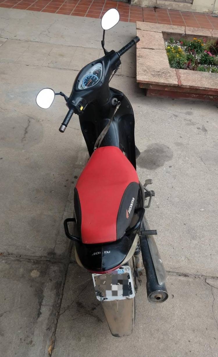 MOTOCICLETA CON PEDIDO DE SECUESTRO