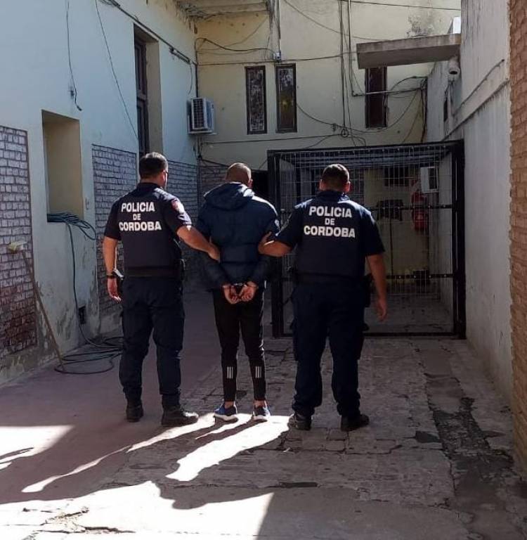 DETENCIÓN DE MASCULINO CON PEDIDO..