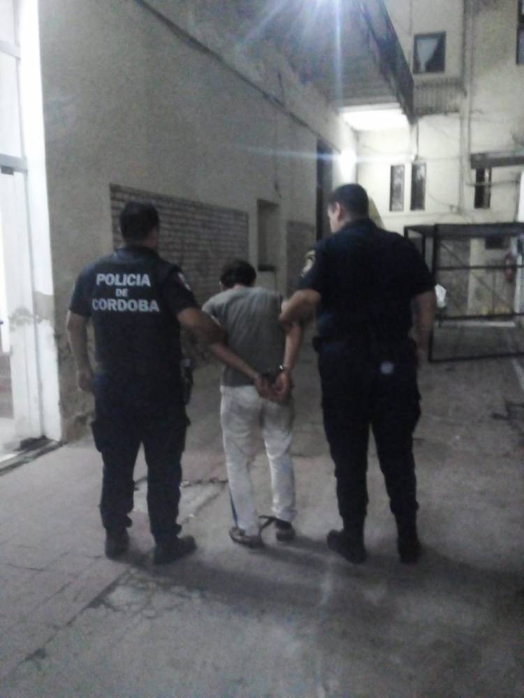 APREHENSIÓN DE MASCULINO POR VIOLACIÓN DE DOMICILIO Y RESISTENCIA A LA AUTORIDAD