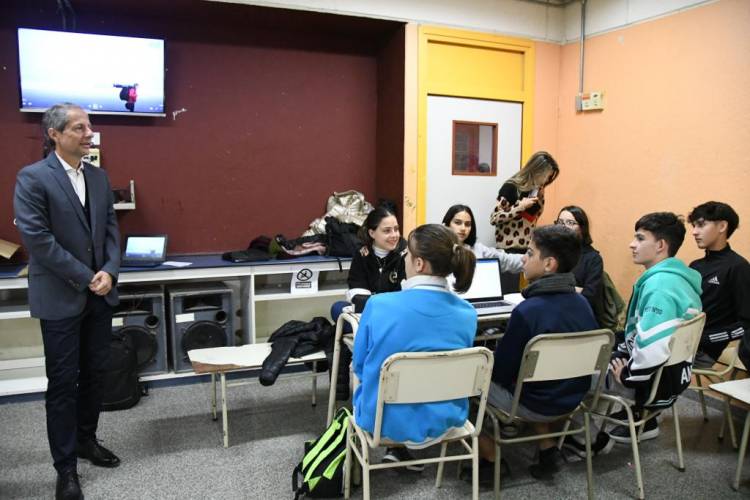 Bernarte se reunió con jóvenes del Foro de Estudiantes Secundarios