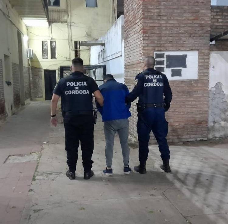  APREHENSIÓN DE MASCULINO POR DESOBEDIENCIA A UNA ORDEN JUDICIAL 