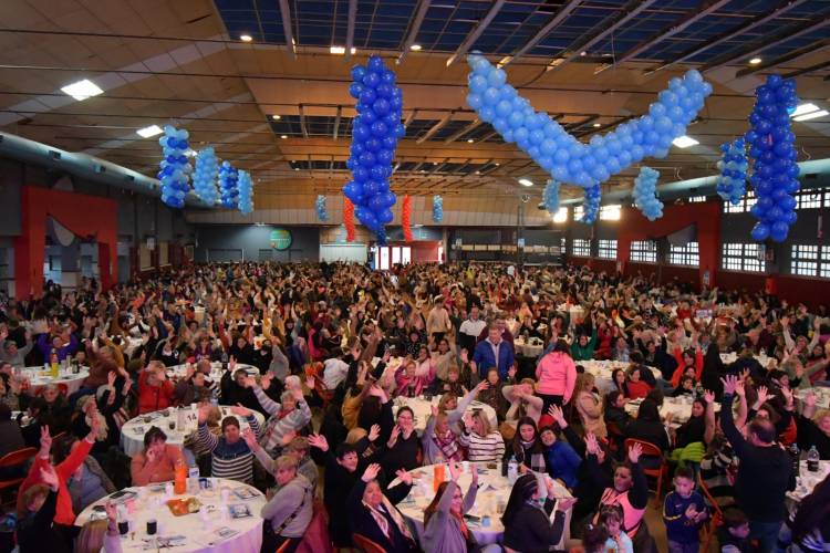 Multitudinario té bingo de Hacemos Unidos por Córdoba