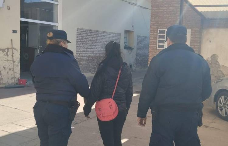 APREHENSIÓN DE FEMENINA POR ADULTERACIÓN DE BIEN REGISTRABLE Y SECUESTRO DE MOTOCICLETA