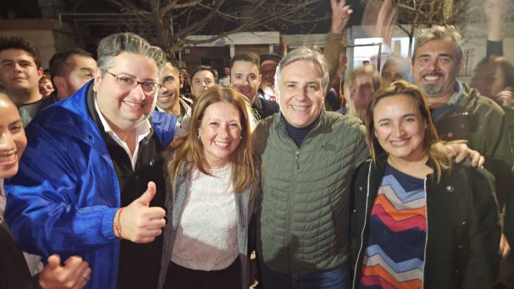 Martín Llaryora acompañó a Paola Nanini por el triunfo en Colonia Caroya y dijo que la gente eligió votar el trabajo en equipo