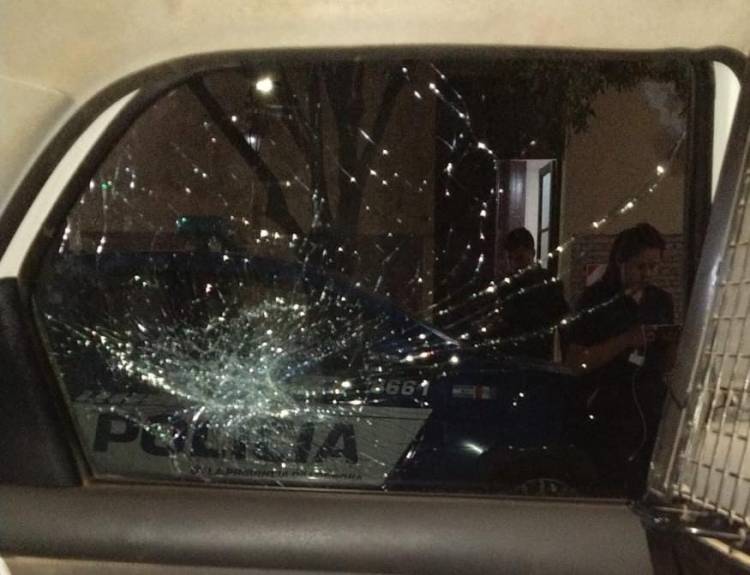 APREHENSIÓN DE MASCULINO POR RESISTENCIA A LA AUTORIDAD, AMENAZAS Y DAÑO A MÓVIL POLICIAL