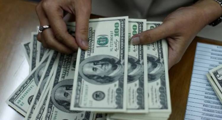 El Central eleva el valor del dólar a $365,5 y convalida la devaluación