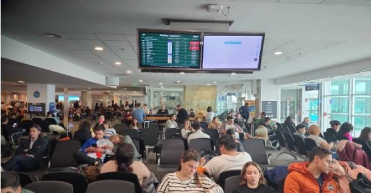 Se levantó el paro en el aeropuerto y se normalizan los vuelos