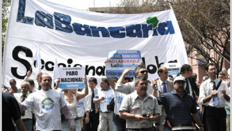 La Bancaria acordó paritaria del 75% y salario inicial de $420.000