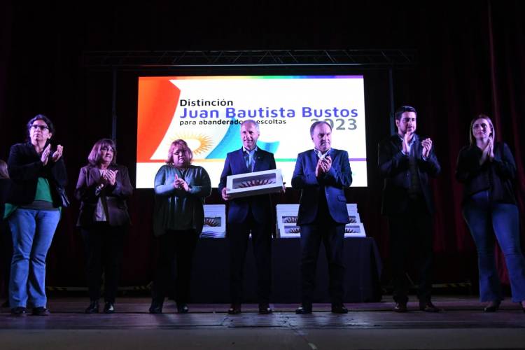Se entregaron las distinciones "Juan Bautista Bustos"