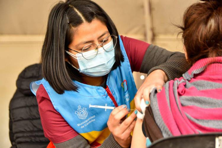 Coronavirus: Salud insta a la población a aplicarse las vacunas de refuerzo