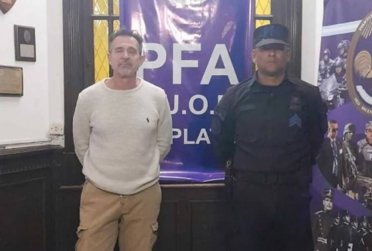 El médico Aníbal Lotocki fue llevado desde Tribunales a la cárcel de Ezeiza