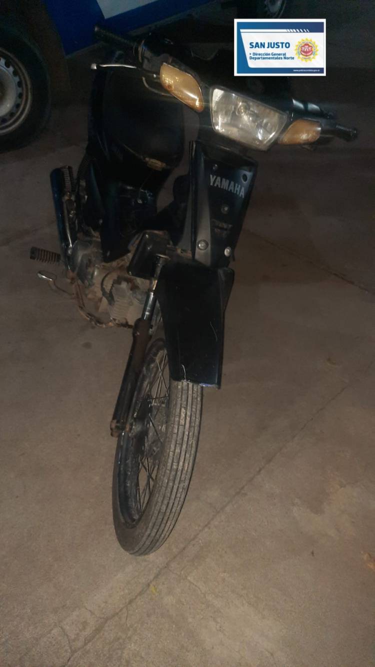  MOTOCICLETA CON PEDIDO DE SECUESTRO 