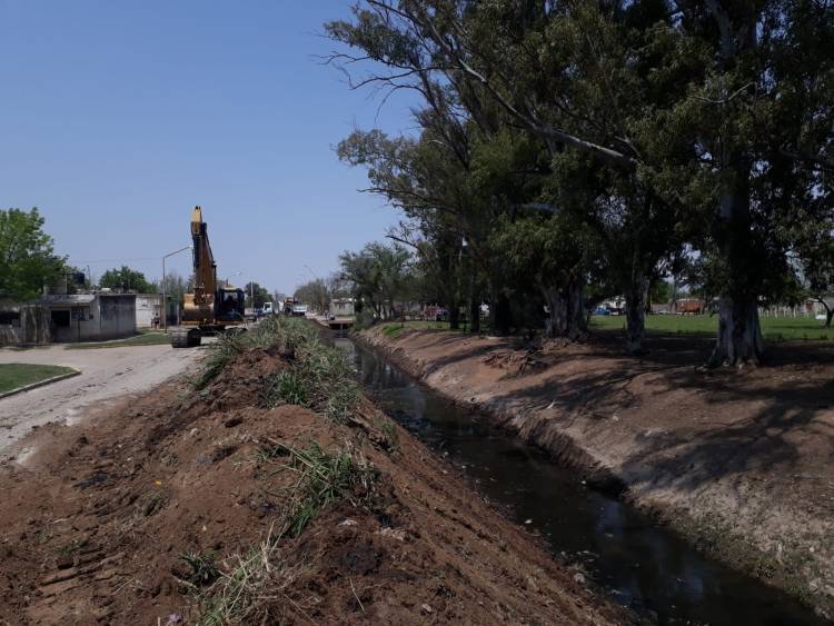 El municipio continúa con la limpieza y mantenimiento de canales