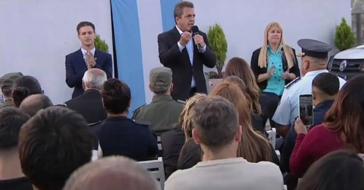 Massa tras el debate: "Sólo a aquellos que se escuchan a sí mismos les molesta la tos"