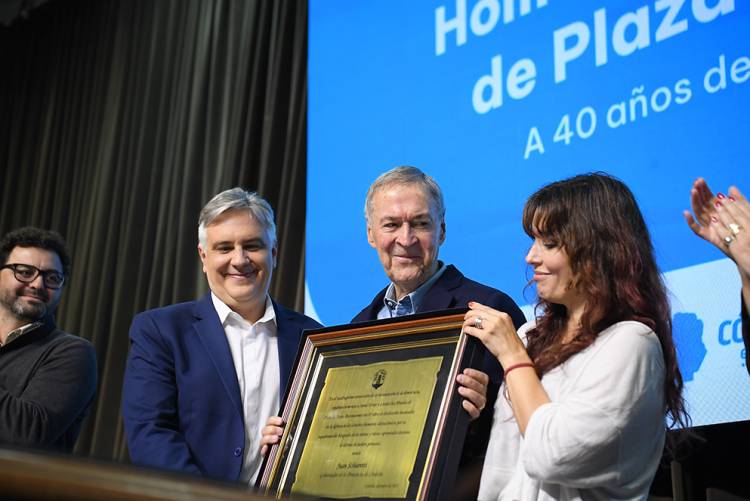 40 años de democracia: la Provincia distinguió a Abuelas de Plaza de Mayo