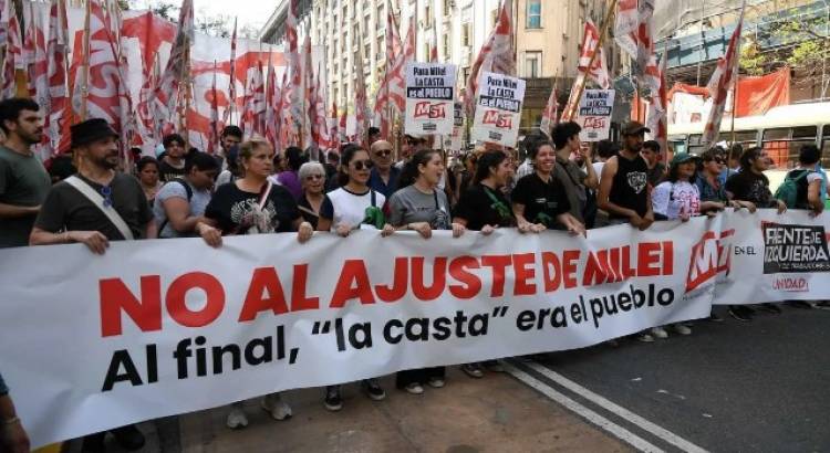 Comenzó la movilización contra el ajuste de Milei: "Al final la casta era el pueblo"