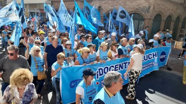 UEPC lanzó un paro y movilización: "La Provincia incumple el acuerdo salarial"