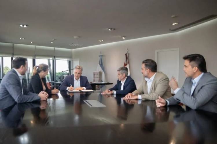 Llaryora promulgó la nueva ley de seguridad provincial: estos son los principales aspectos