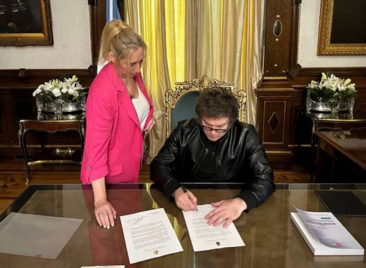Milei le envió una carta al papa Francisco para invitarlo a la Argentina