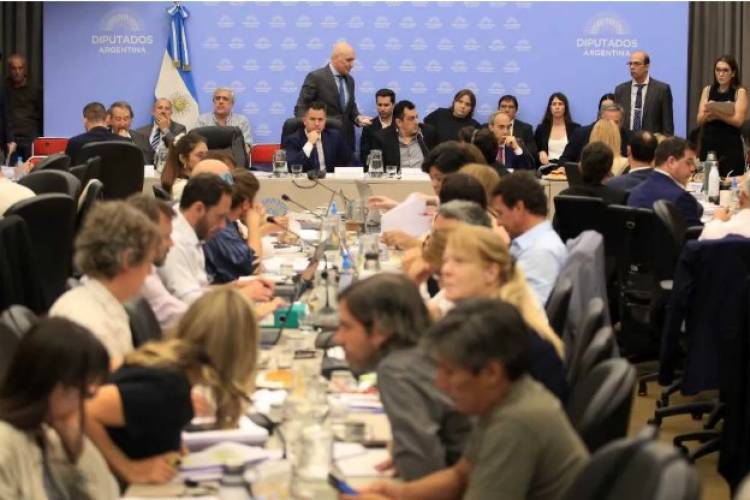 El Gobierno oficializó la prórroga de sesiones extraordinarias hasta el 15 de febrero