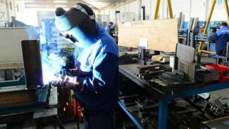 El Gobierno dejará de subsidiar las tarifas de luz a comercios, industrias y Pymes