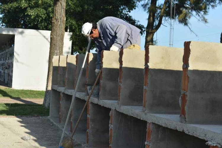 El municipio comenzó la construcción  de 37 nuevos  nichos en el cementerio local