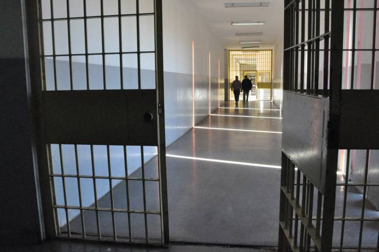 Detienen a un empleado del Servicio Penitenciario que intentaba ingresar sustancias psicoactivas a la cárcel de Cruz del Eje