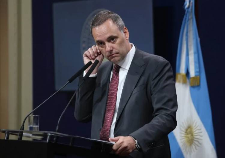 Más recortes en Salud: el Gobierno redujo la planta de trabajadores e investiga “irregularidades”
