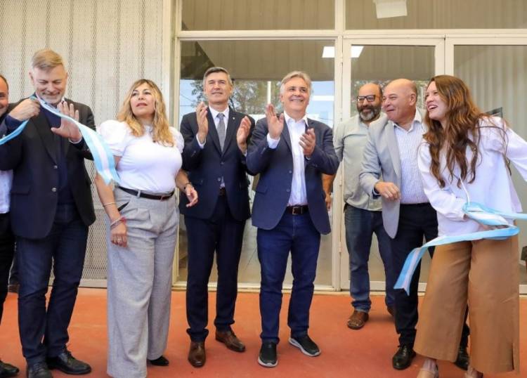 Llaryora y Passerini inauguraron las obras de puesta en valor del CEB de barrio Villa Inés