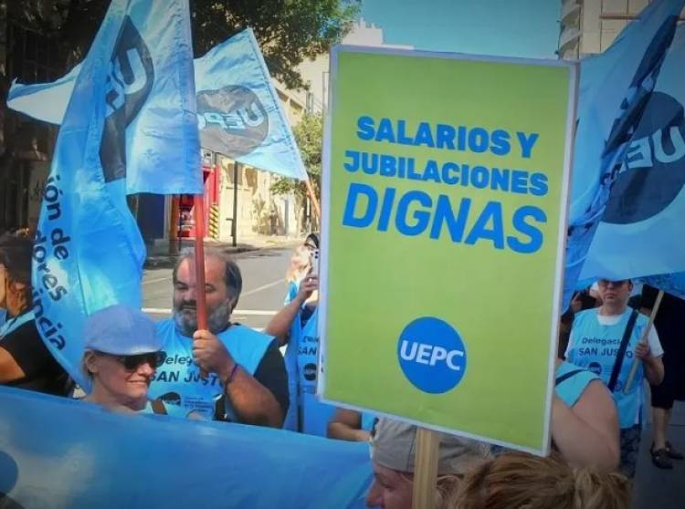 UEPC rechazó "emplazamientos e intimaciones a jubilarse por parte del Gobierno de Córdoba"