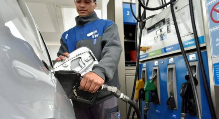 El Gobierno actualizó el impuesto a los combustibles y la nafta subirá un 20%