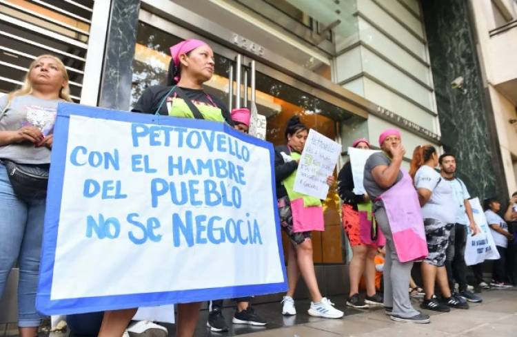 Pese a la urgencia, el Gobierno aún no definió fecha para repartir los alimentos retenidos