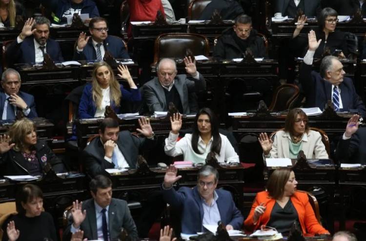 Hubo quorum y Diputados sesiona para debatir un nueva movilidad jubilatoria