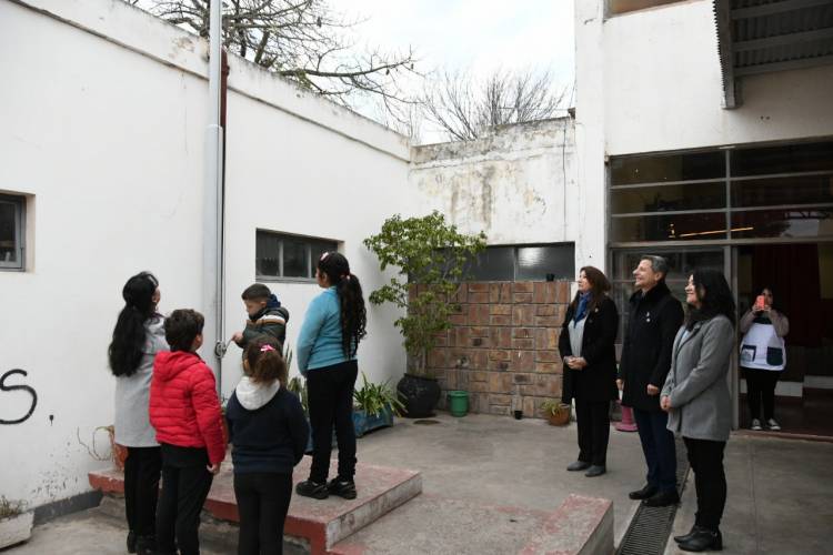 Bernarte participó en el acto por el Día de la Independencia en la escuela Rafael Núñez