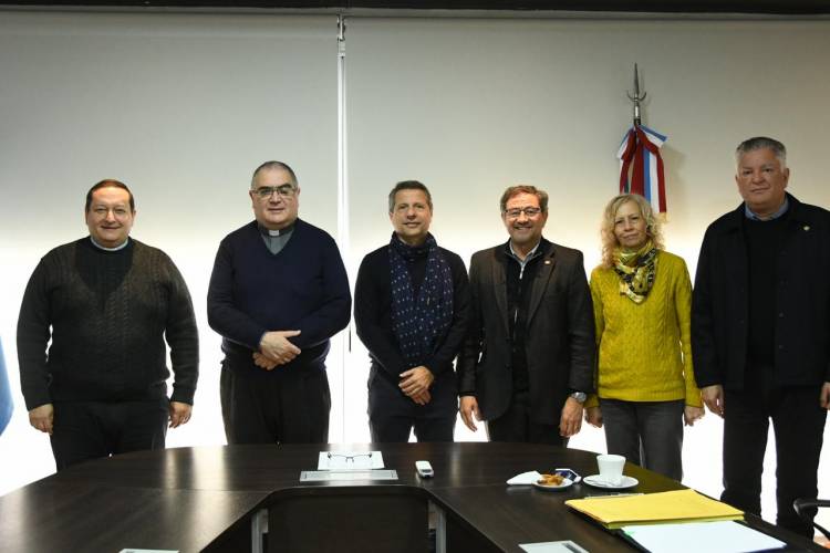 Bernarte firmó el traspaso de un terreno para la construcción de un centro de evangelización