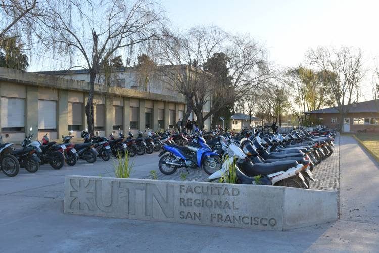 Bernarte junto a UTN inauguraron el nuevo estacionamiento vehicular