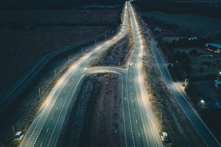 Ya está iluminada la ruta C45 entre la Bajada de las Altas Cumbres y la Autopista a Carlos Paz