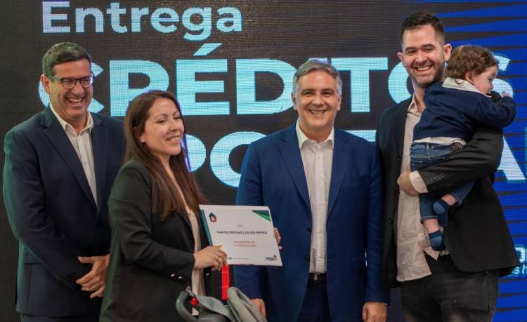 Llaryora anunció la suba del monto máximo para los préstamos hipotecarios del Banco de Córdoba