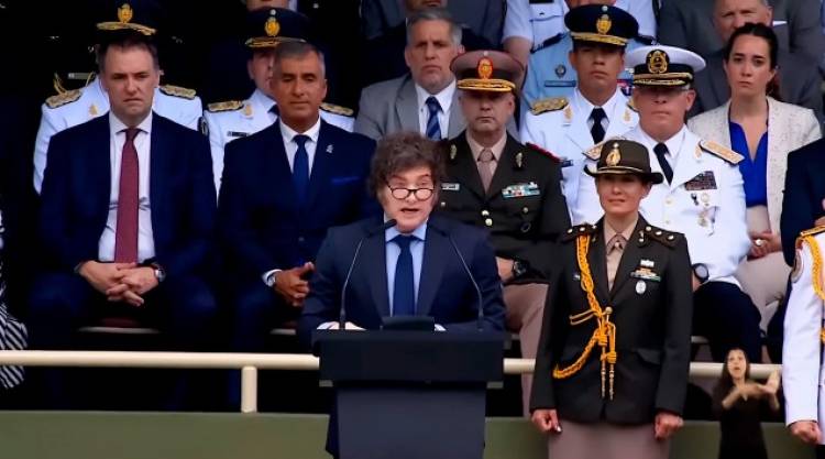 Un guiño a la Federal: ante cadetes, Milei reivindicó el protocolo antipiquetes y aclaró que el orden público es "sagrado"