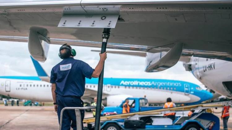 Más golpes a Aerolíneas: el Gobierno le quitó la "exclusividad" con el Estado