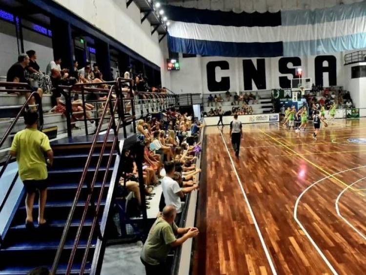 Violencia sexual: jugadoras de básquet denunciaron que fueron filmadas mientras se bañaban
