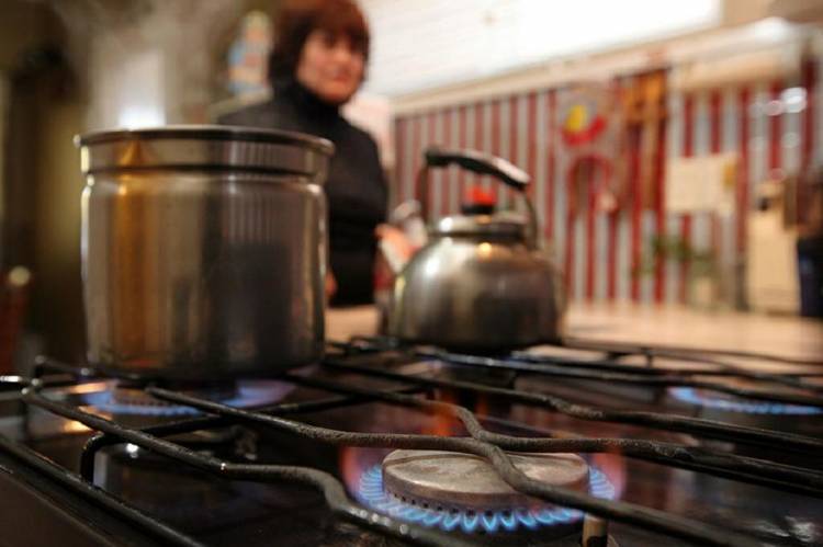 Siguen los aumentos: el Gobierno dispuso nuevas subas de luz y gas desde febrero